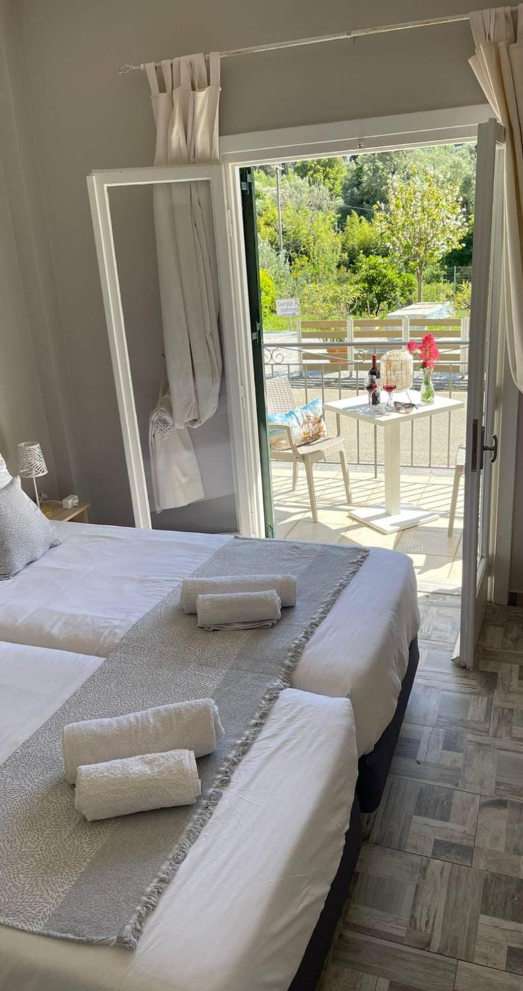 Georgia'S Apartments, Ipsos Corfu 外观 照片